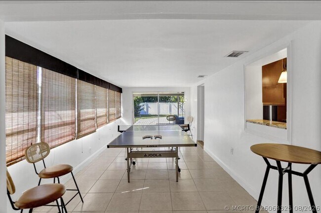 Building Photo - 630 Curlew Rd
