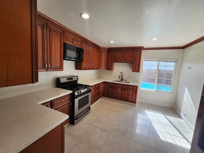 Building Photo - 13132 Hartland St