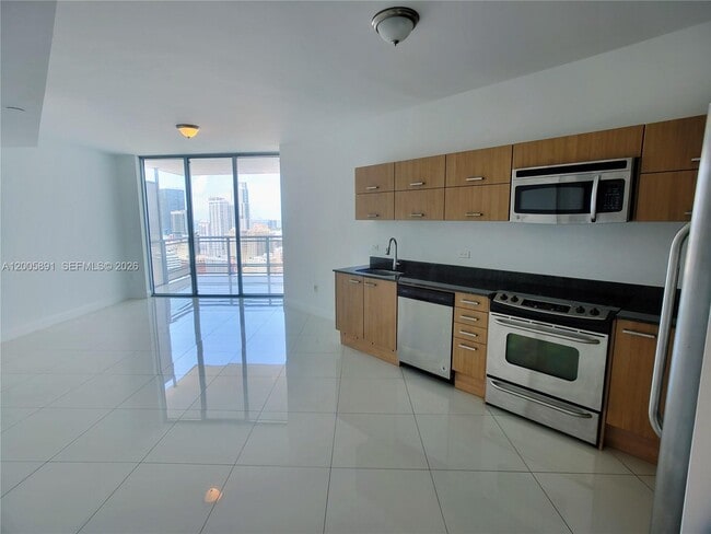 Building Photo - 350 S Miami Ave