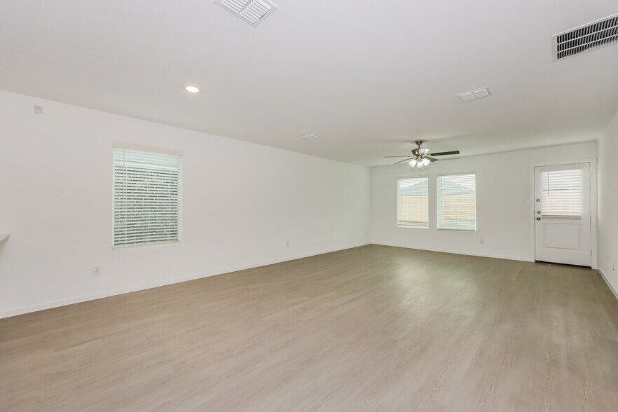 Building Photo - 1621 Sparrow Hawk Rd