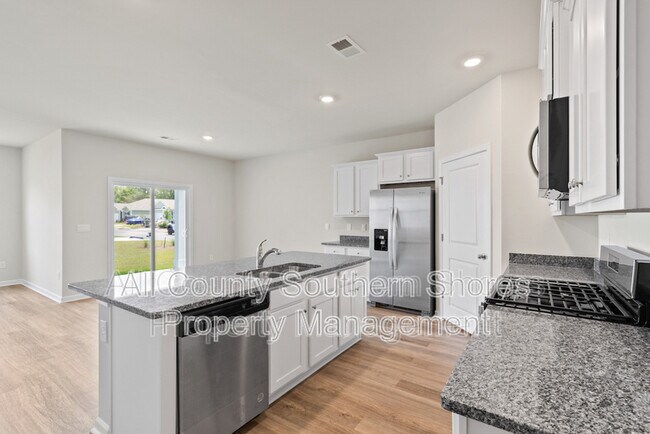 Building Photo - 215 Konik St