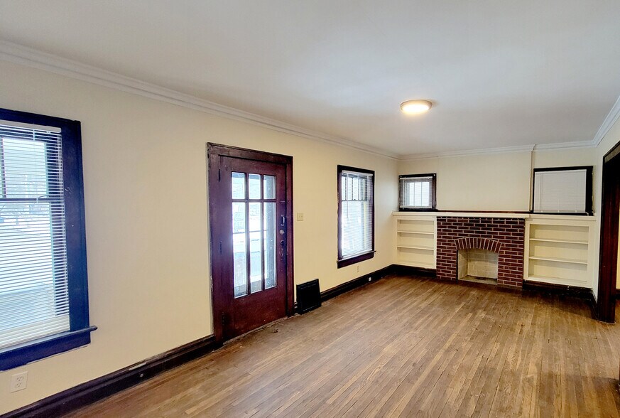 Building Photo - 924 Stadelman Ave