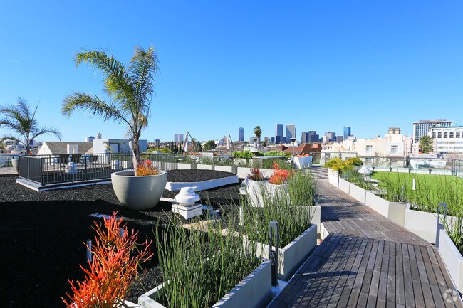 Sun Deck - 131 South Maple