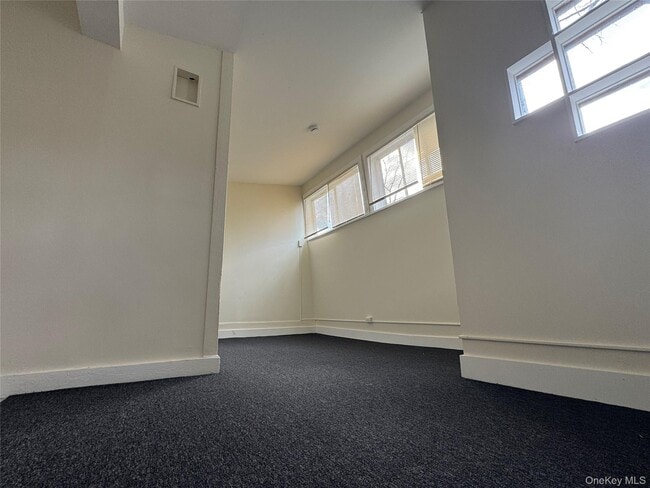 Building Photo - 47 Tinker St