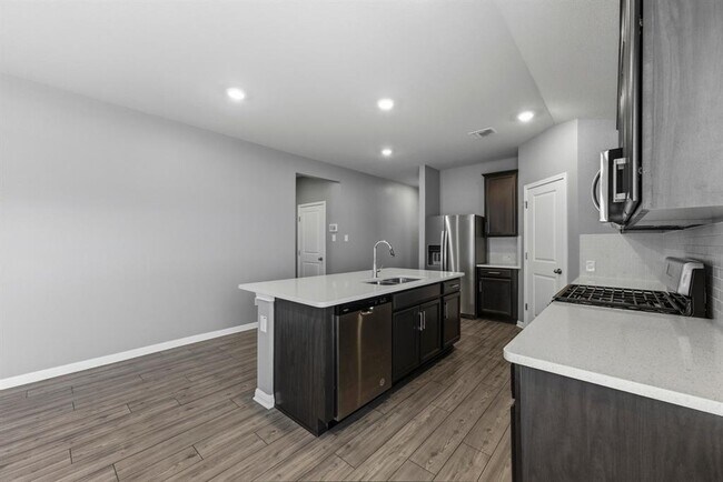 Building Photo - 100 Javans Nest