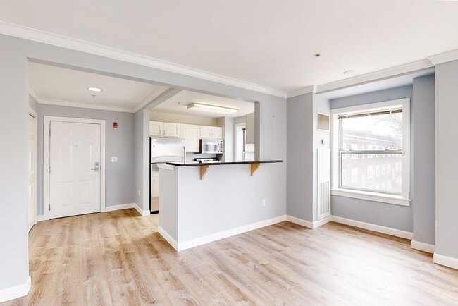 Building Photo - 120 Mountfort St