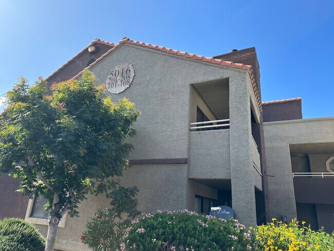 Primary Photo - SW!! 2 Bedroom Condo!! 1st Floor!! Newly r...