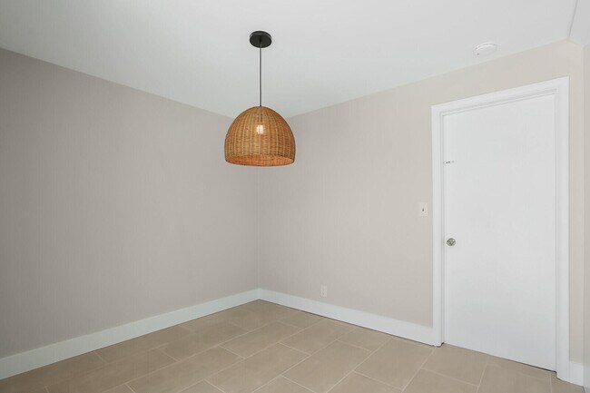 Building Photo - 3898 Holly Dr