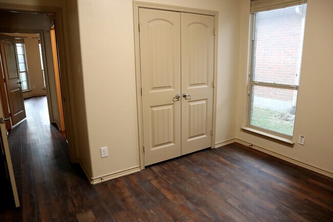 Building Photo - 2245 Laurel Forest Dr