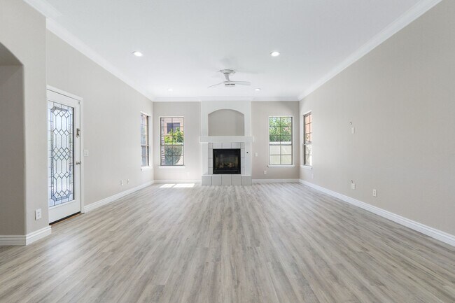 Building Photo - Gorgeous Everything you Need 4Bedroom plus Den Chandler Home!