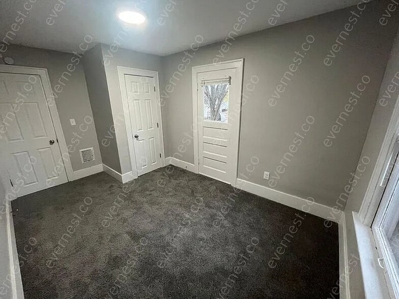 Building Photo - 3633 Almeda Dr