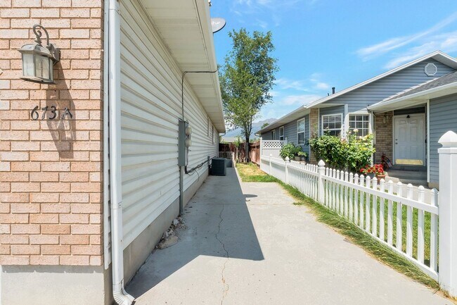Building Photo - 673 E 1650 S