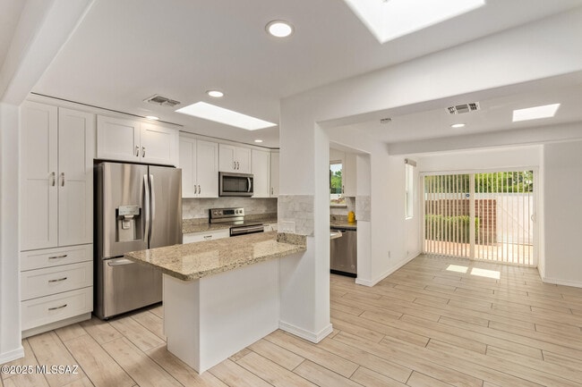 Building Photo - 434 S Vista Del Rio