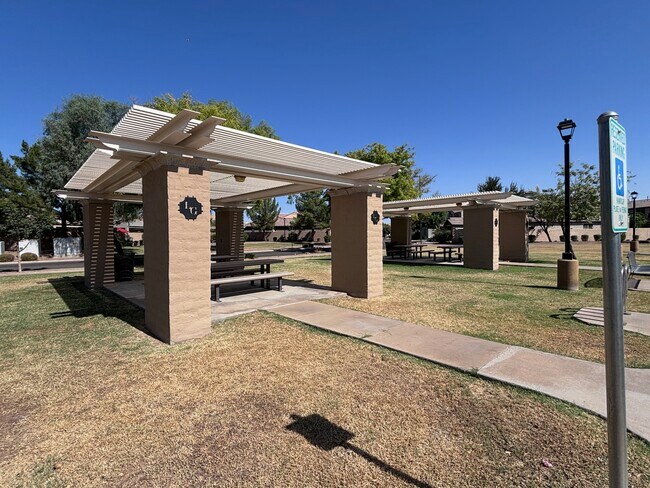 Building Photo - 3497 E Loma Vista St