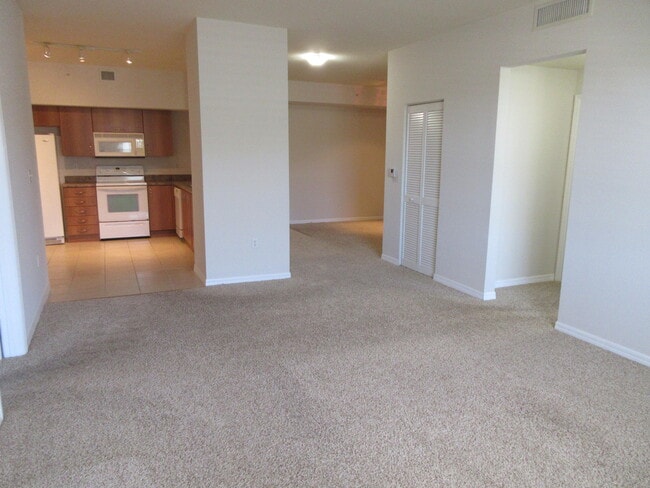 Building Photo - 250 NE 3rd Ave