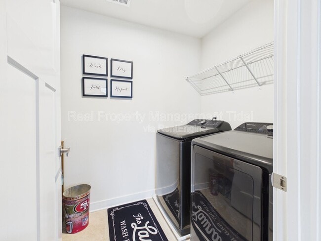 Building Photo - 555 Oliver Wy