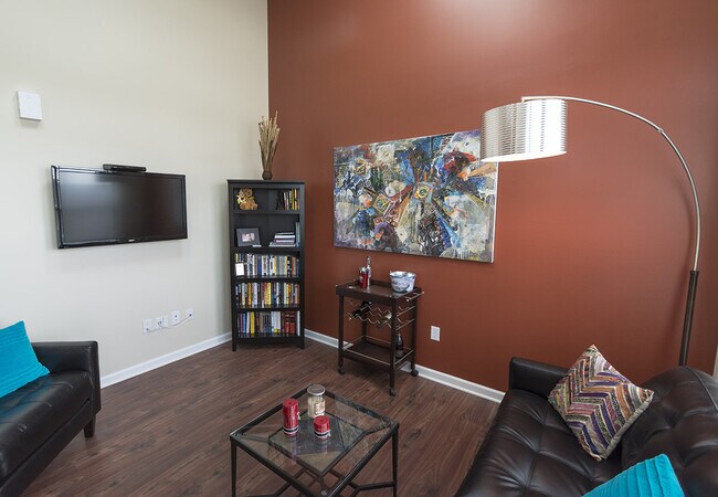 Interior Photo - Tenth & College Horizons