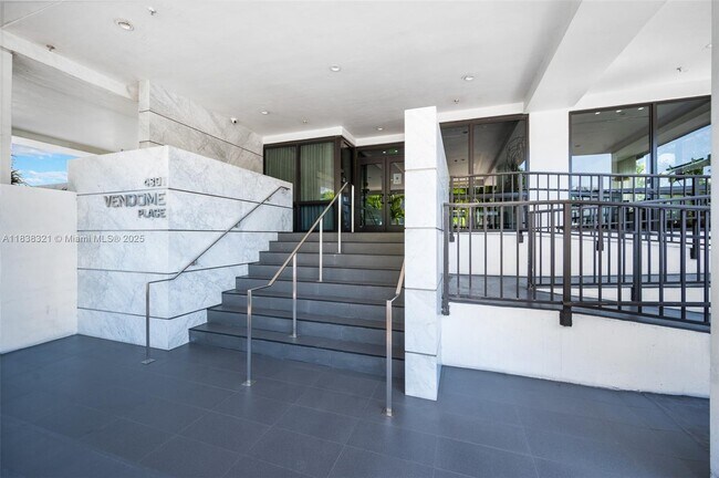 Building Photo - 4301 Collins Ave