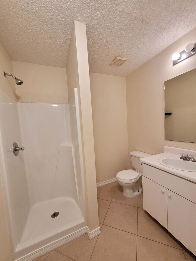 Building Photo - 647 Virginia Oak Ct