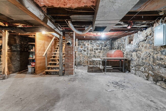 Building Photo - 922 4th St