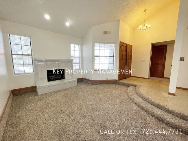 Building Photo - TWO STORY 4 BEDROOM WITH POOL NEAR SPRING ...