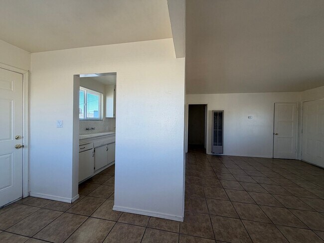 Building Photo - P363