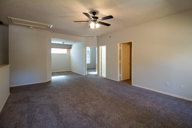 Building Photo - 2111 Grovewood Park