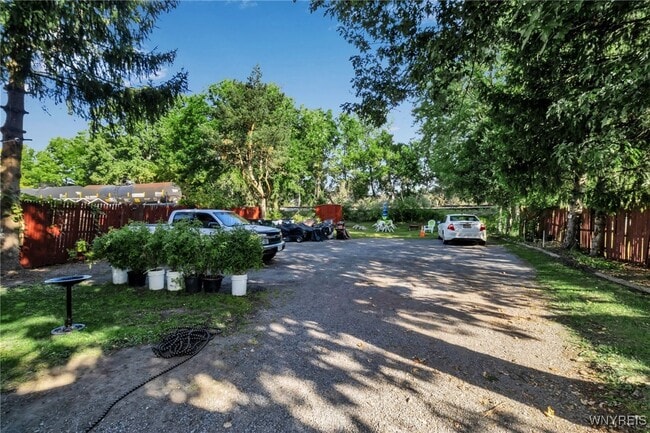 Building Photo - 102 Main St