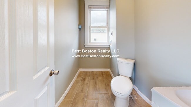 Building Photo - 3943 Washington St