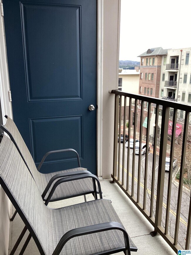 Building Photo - 1840 Oxmoor Rd