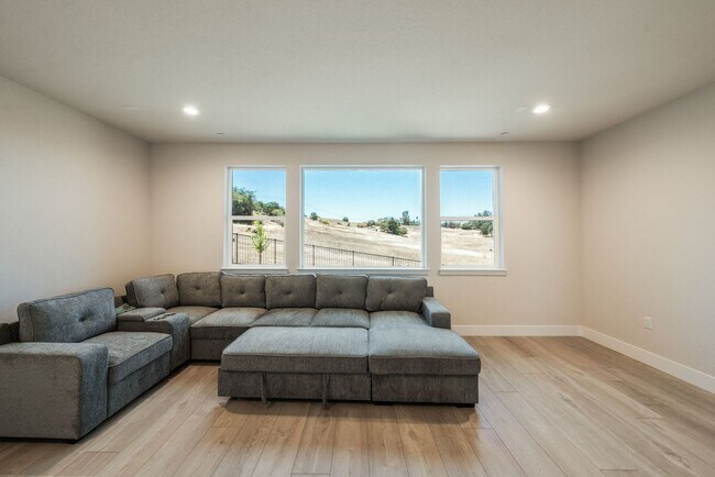 Building Photo - Newly Built 5BR Luxury Home in El Dorado Hills – 3,926 Sq Ft!