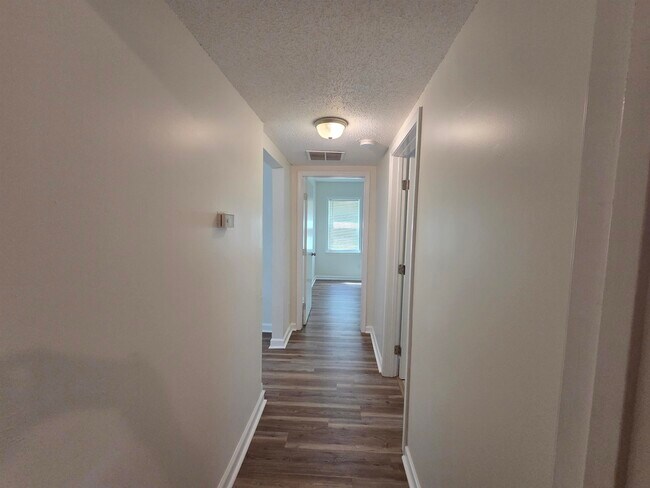 Building Photo - 1495 Alta Vista Ave