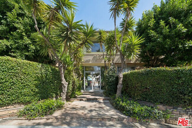 Building Photo - 1308 Havenhurst Dr