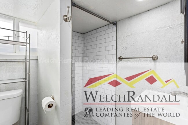 Building Photo - 825 27th St