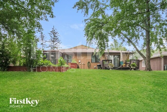 Building Photo - 456 E Lorraine Ave