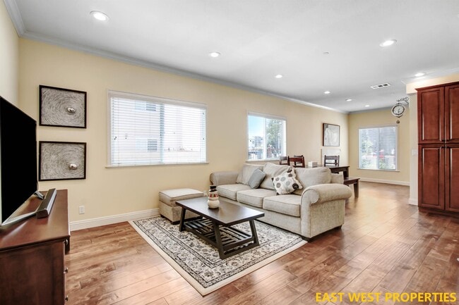 Building Photo - 58 S Altadena Dr