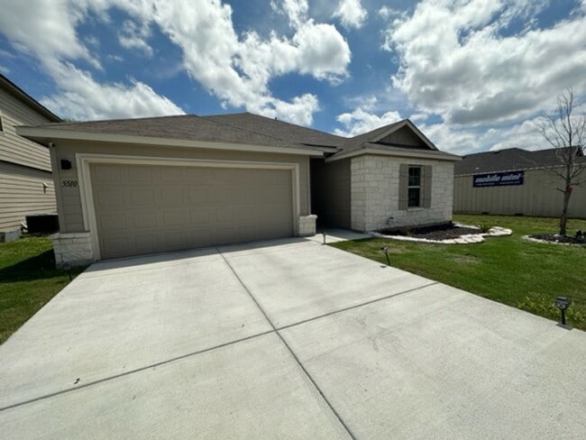 Building Photo - Move in soon! Beautiful  3 bedroom 2 bath near Lackland AFB