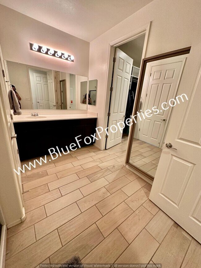 Building Photo - 4496 S Saginaw Hill Dr