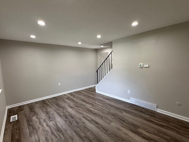 Building Photo - Beautifully Renovated 2 Bed, 1.5 Bath Condo in Westerville