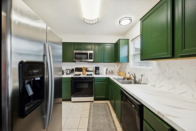 Building Photo - 8807 Sage Pl Dr