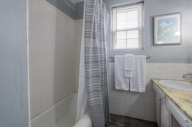 Building Photo - 8327 Lowell Ave