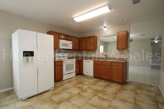 Building Photo - Live Large in Killeen – 5 Bedrooms, Big Va...