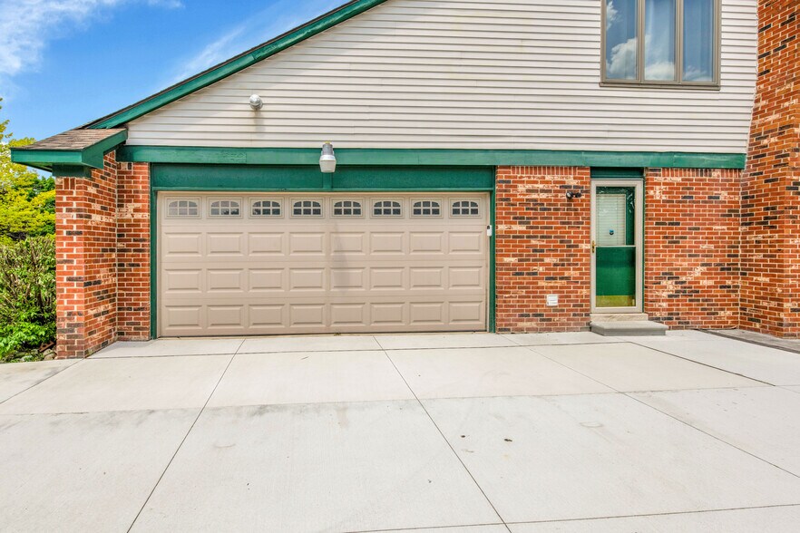 Building Photo - 34572 Bunker Hill Dr
