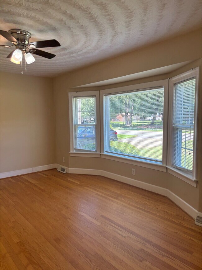 Building Photo - "Charming Single Family Home in Portsmouth – 1521 Sq Ft of Comfortable Living!"