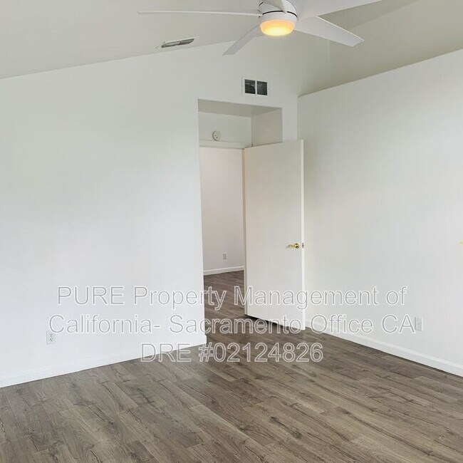 Building Photo - 5004 Hidden Meadow Way