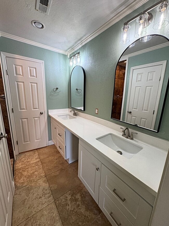 Building Photo - 2312 Lisa Ln