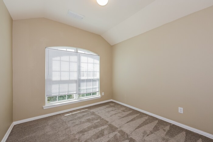 Building Photo - 2108 Natchez Dr