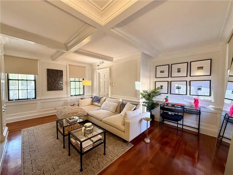 Building Photo - 367 Benefit St