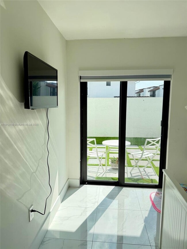 Building Photo - 1271 SW 124th Ct