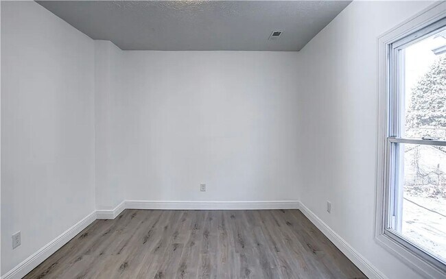 Building Photo - 87th,W.1308